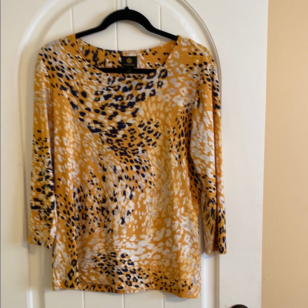 JM Collection Gold and Black Blouse with Long Sleeves and Scoop Neckline